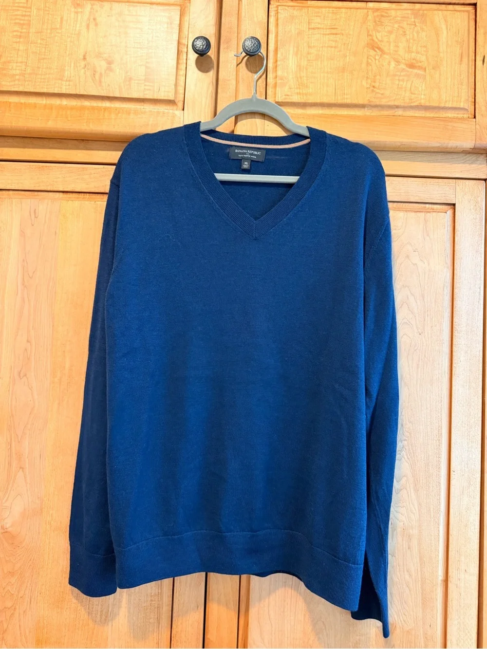 Banana Republic Men's Deep Blue V-Neck Sweater